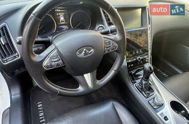 Седан Infiniti Q50 2015 в 