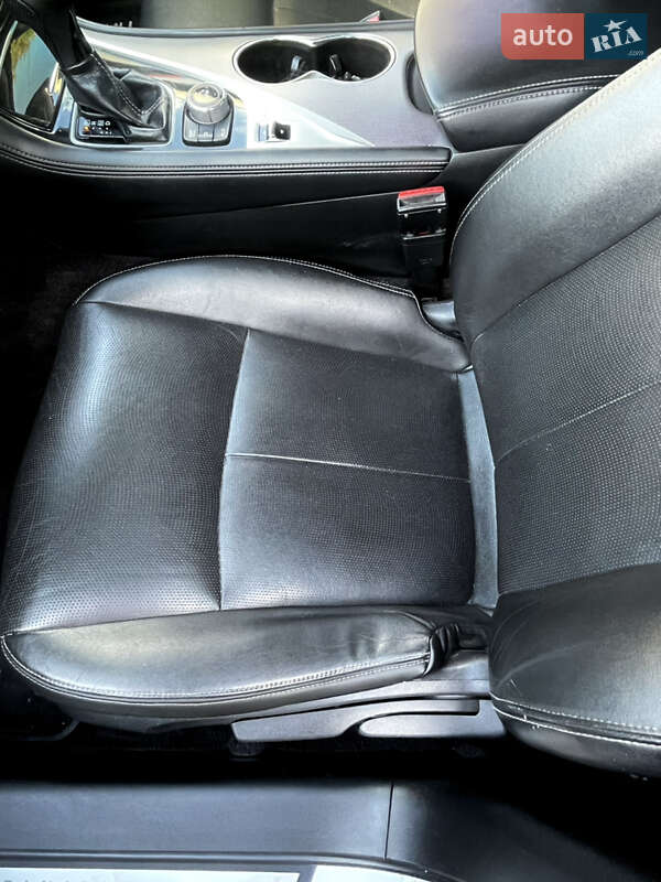 Седан Infiniti Q50 2015 в Близнюках