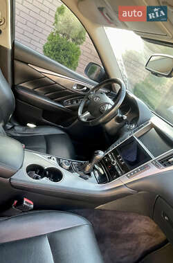 Седан Infiniti Q50 2015 в 