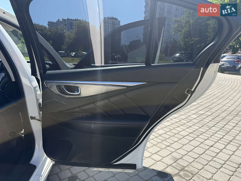 Седан Infiniti Q50 2018 в Львові