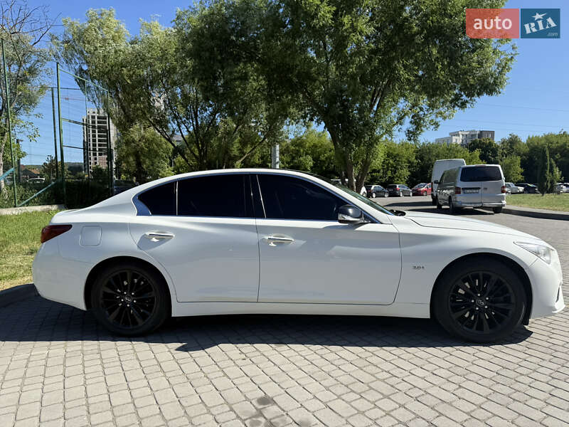 Седан Infiniti Q50 2018 в Львові