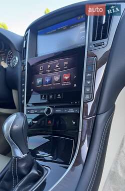Седан Infiniti Q50 2015 в 