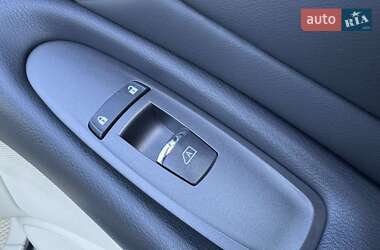 Седан Infiniti Q50 2015 в 