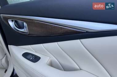 Седан Infiniti Q50 2015 в 