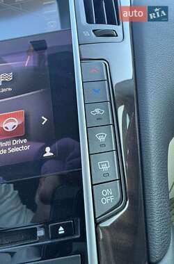Седан Infiniti Q50 2015 в 