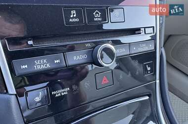 Седан Infiniti Q50 2015 в 