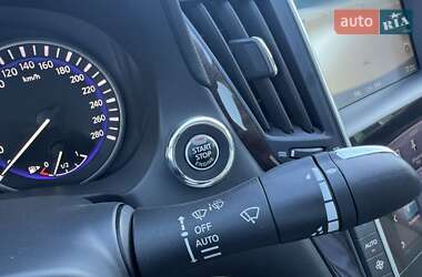 Седан Infiniti Q50 2015 в 