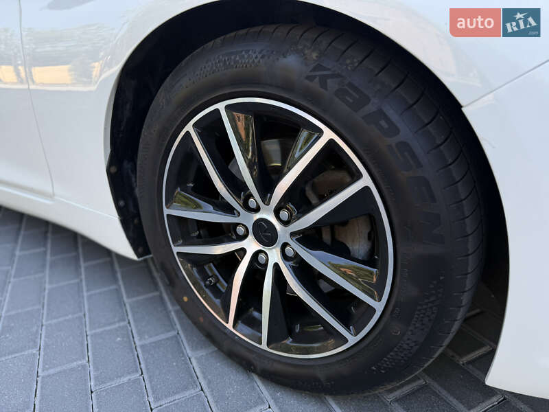 Седан Infiniti Q50 2016 в Полтаві