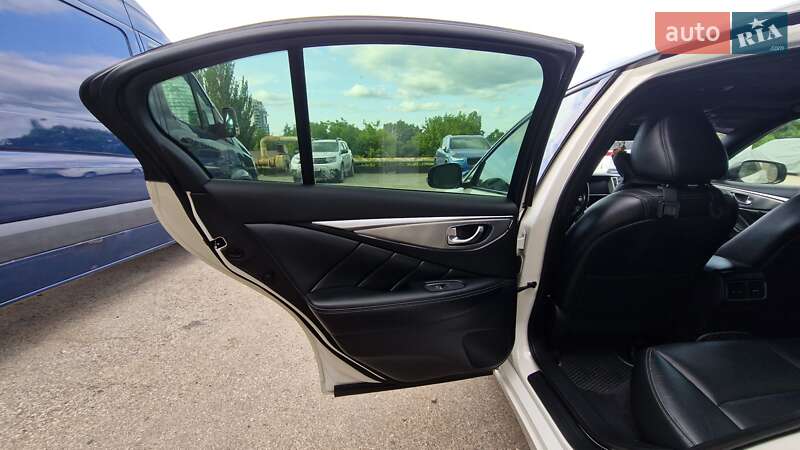 Седан Infiniti Q50 2016 в Одессе