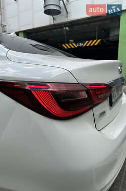 Седан Infiniti Q50 2017 в 