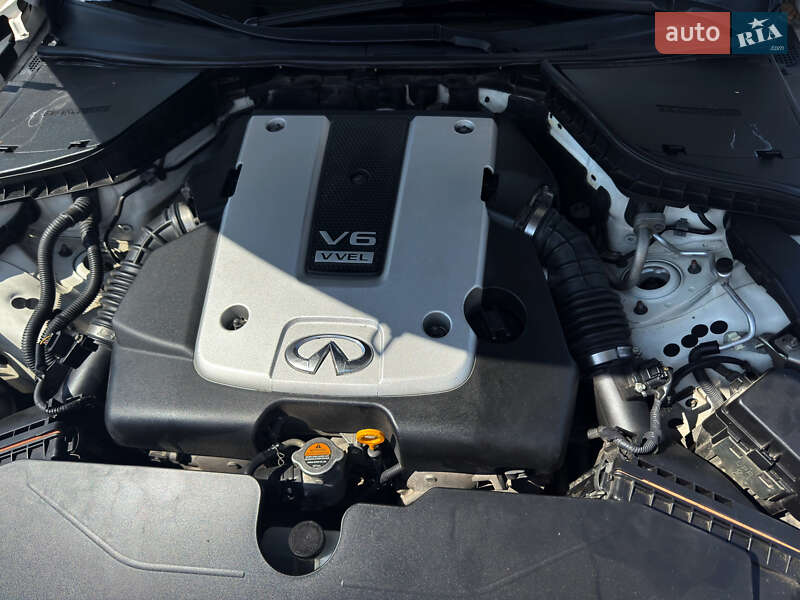 Седан Infiniti Q50 2014 в Киеве