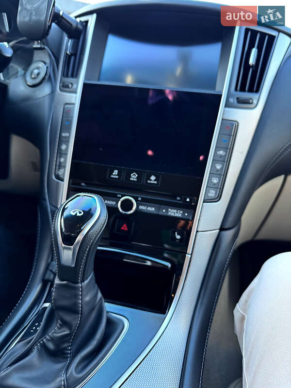Седан Infiniti Q50 2014 в Киеве