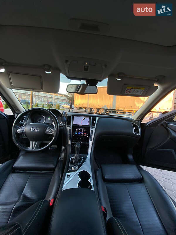 Седан Infiniti Q50 2015 в Шептицькому