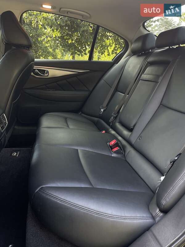 Седан Infiniti Q50 2013 в Ирпене