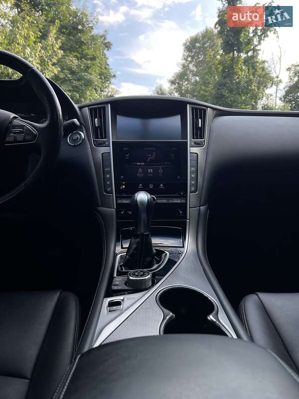 Седан Infiniti Q50 2013 в Ирпене