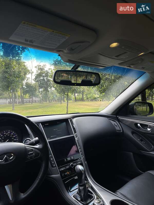 Седан Infiniti Q50 2013 в Ирпене