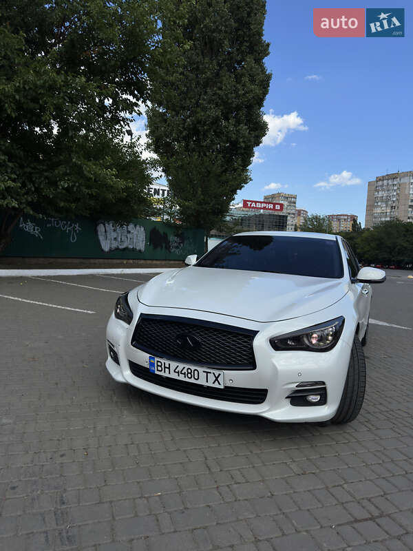 Седан Infiniti Q50 2014 в 