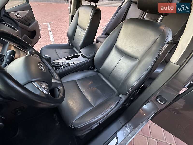 Седан Infiniti Q50 2016 в Одессе