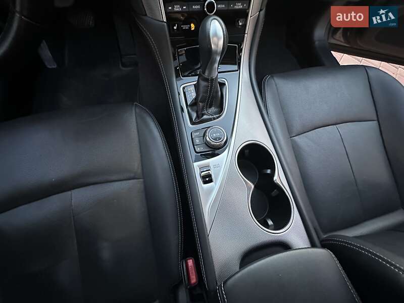 Седан Infiniti Q50 2016 в Одессе