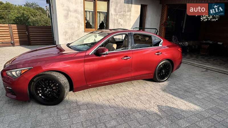Седан Infiniti Q50 2016 в Ременеві