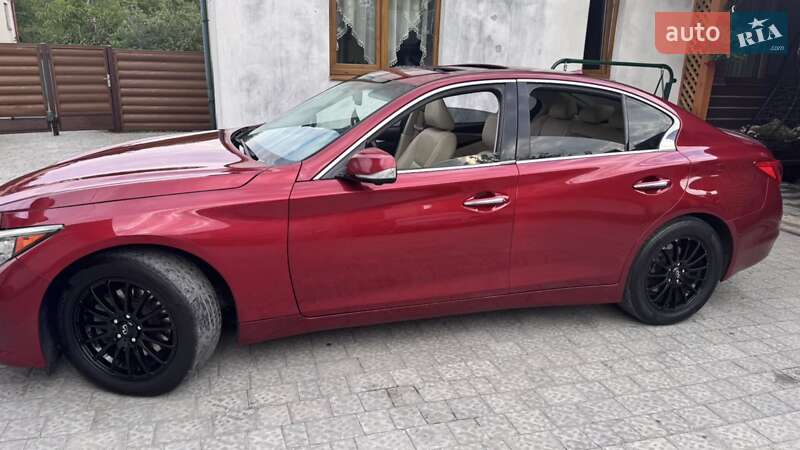 Седан Infiniti Q50 2016 в Ременеві