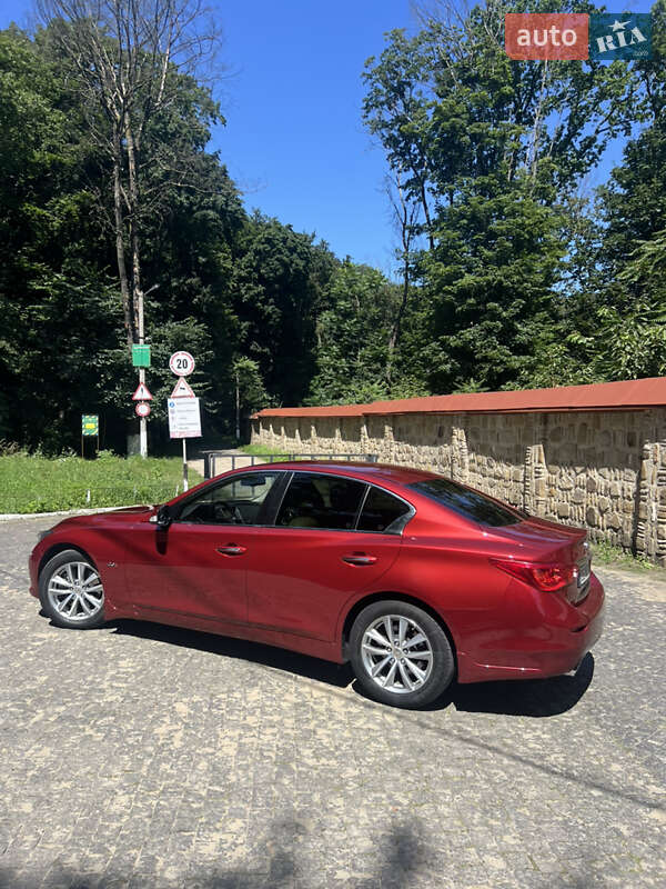 Седан Infiniti Q50 2017 в Чернівцях