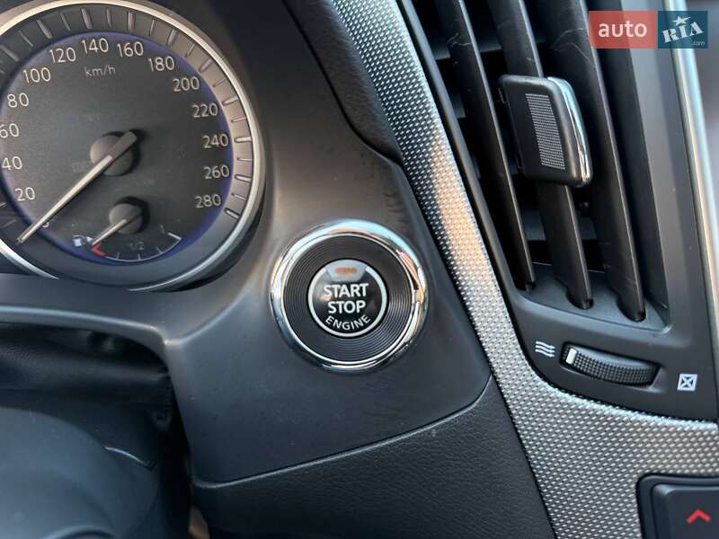 Седан Infiniti Q50 2016 в Одессе