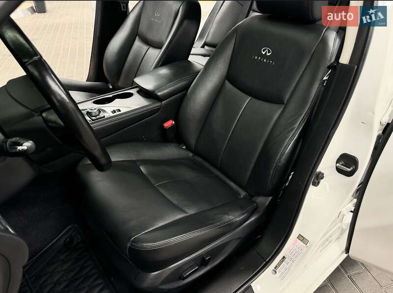 Седан Infiniti Q50 2013 в Дніпрі
