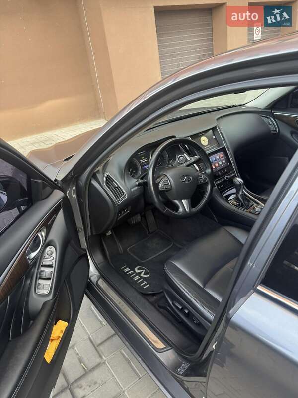 Седан Infiniti Q50 2014 в Дніпрі