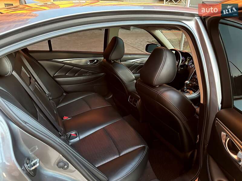Седан Infiniti Q50 2017 в Дніпрі