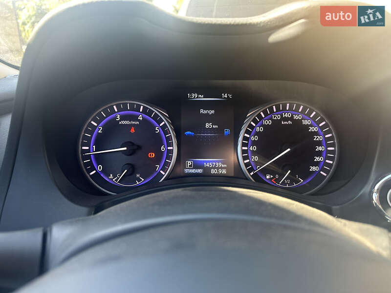 Седан Infiniti Q50 2014 в Білгороді-Дністровському