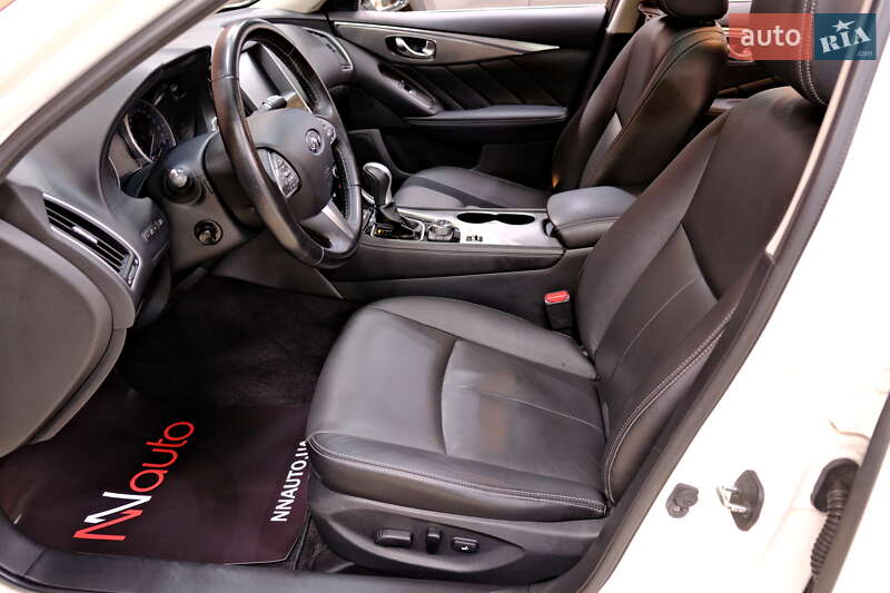 Седан Infiniti Q50 2015 в Одессе