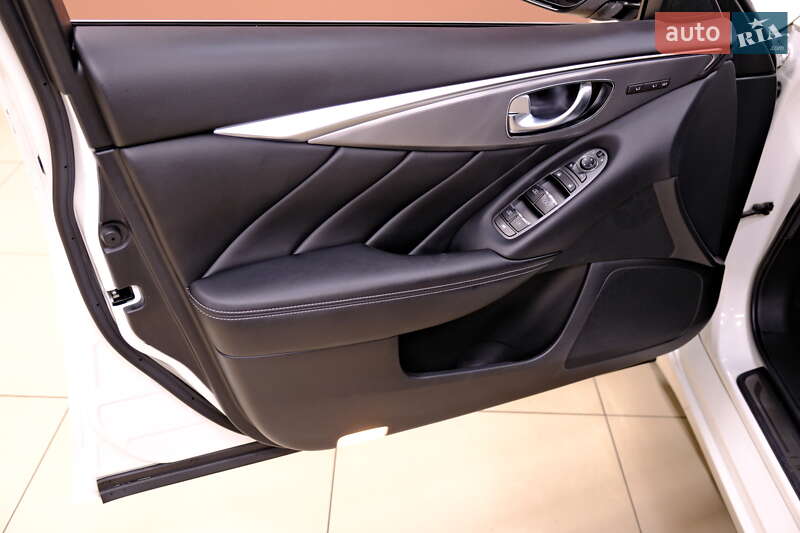 Седан Infiniti Q50 2015 в Одессе