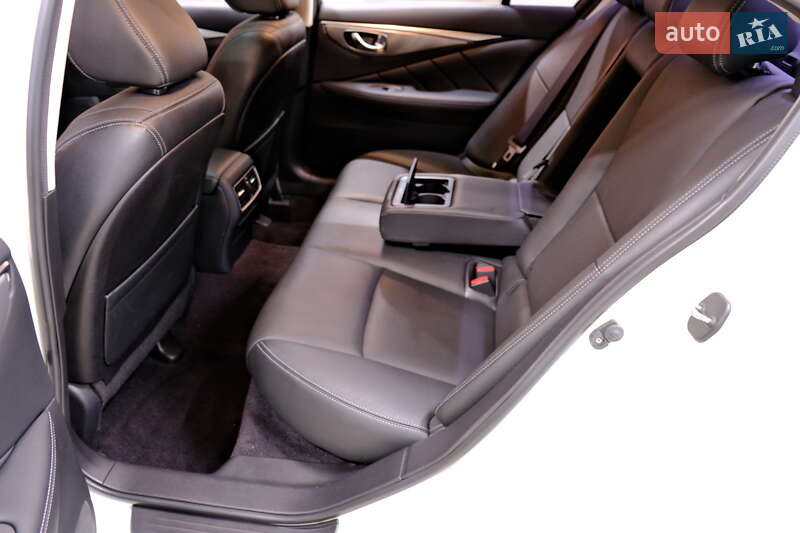 Седан Infiniti Q50 2015 в Одессе