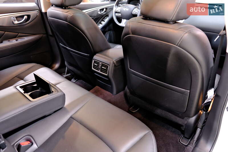 Седан Infiniti Q50 2015 в Одессе