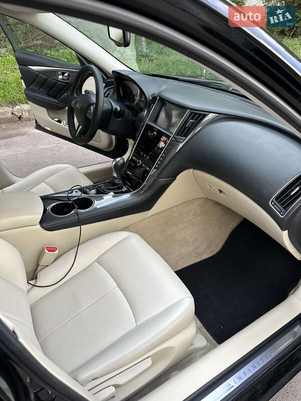 Седан Infiniti Q50 2016 в Львове