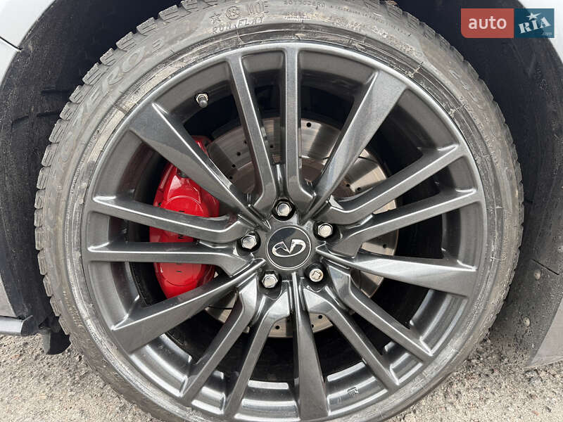 Седан Infiniti Q50 2017 в Кременчуге