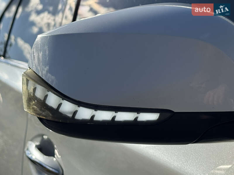 Седан Infiniti Q50 2016 в Дніпрі