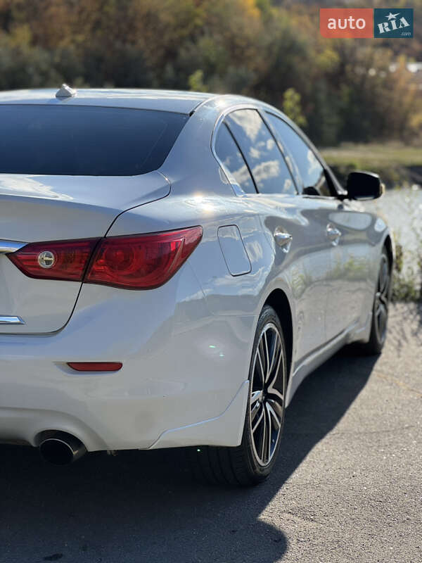 Седан Infiniti Q50 2016 в Дніпрі