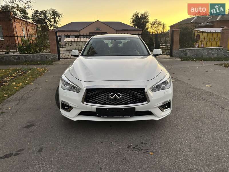 Седан Infiniti Q50 2019 в Краснограді
