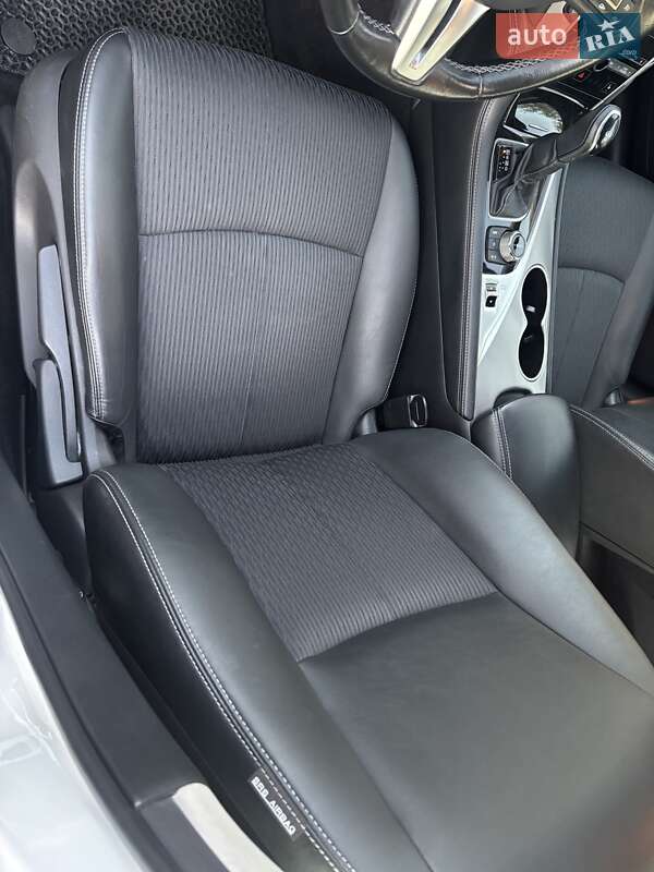 Седан Infiniti Q50 2019 в Краснограді