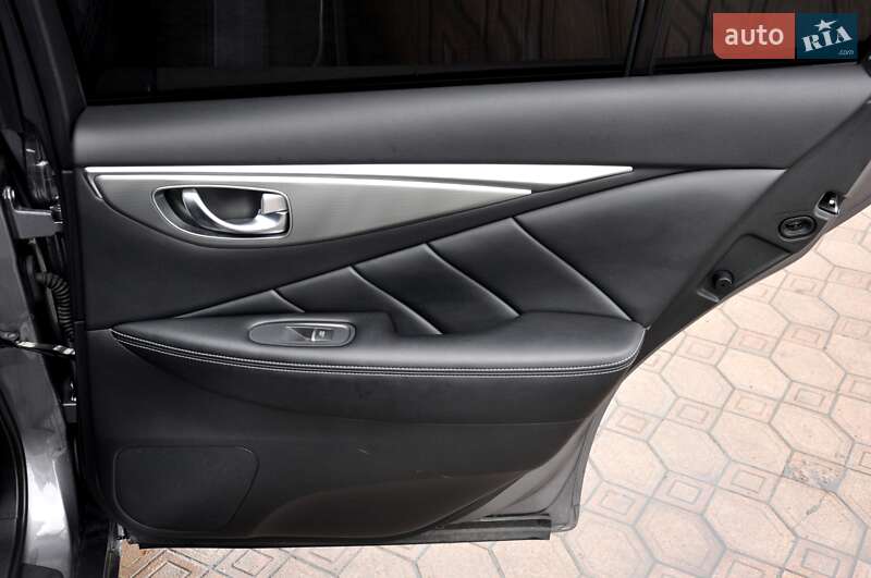 Седан Infiniti Q50 2015 в Львове