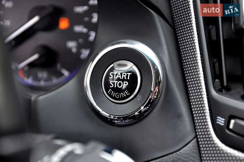 Седан Infiniti Q50 2015 в Львове