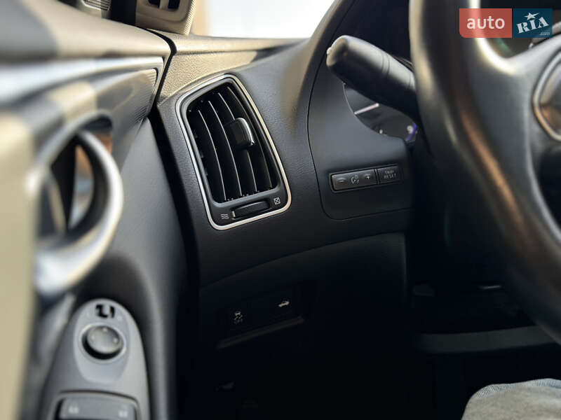 Седан Infiniti Q50 2017 в Киеве