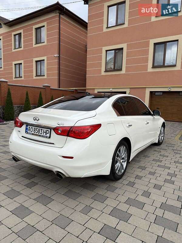 Седан Infiniti Q50 2016 в Мукачево
