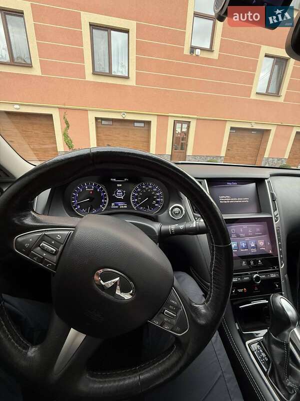 Седан Infiniti Q50 2016 в Мукачево