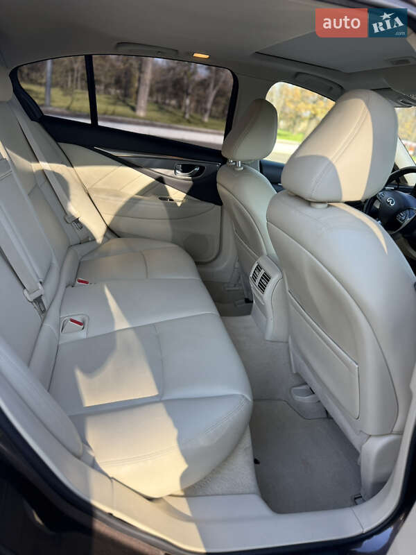 Седан Infiniti Q50 2016 в Одесі