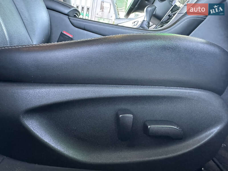 Седан Infiniti Q50 2015 в Одессе фото 19 Седан Infiniti Q50 2015 в Одессе