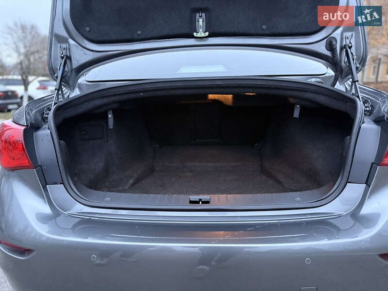 Седан Infiniti Q50 2016 в Киеве