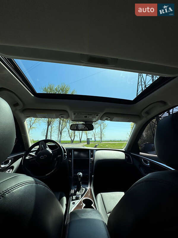 Седан Infiniti Q50 2017 в Ивано-Франковске